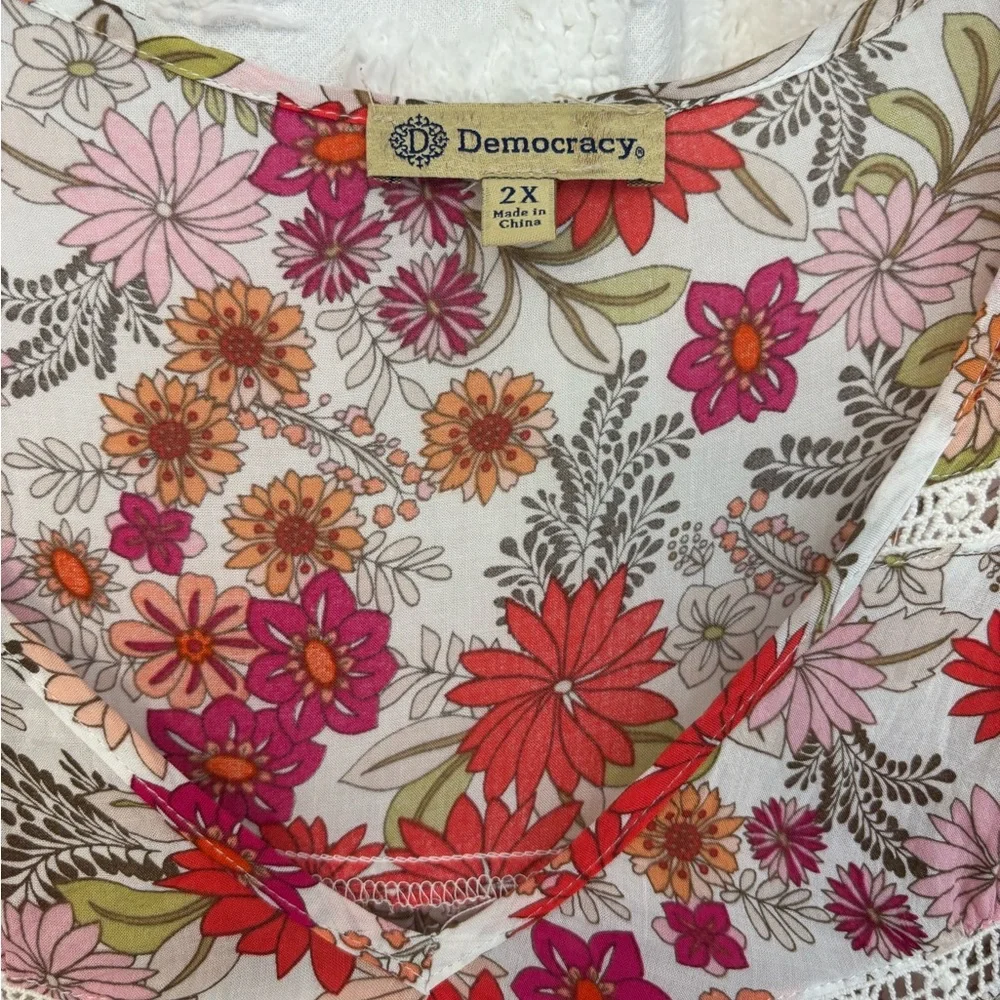 Democracy Floral Blouse - Red and White - Picture 7 of 9